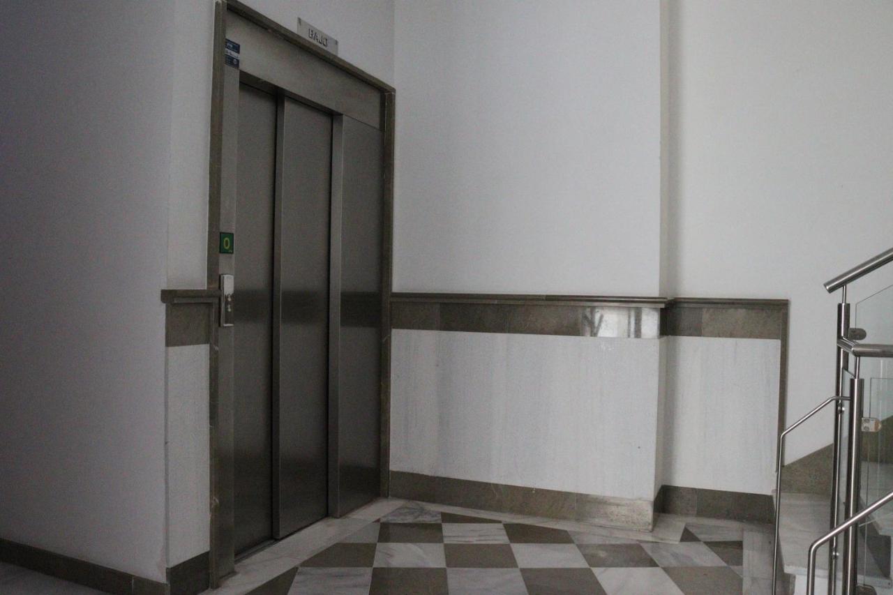 Centrico Piso Para 4 Al Lado Del Jardin Botanico Granada Luaran gambar